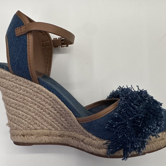 Shoes - Picture 5 of 5